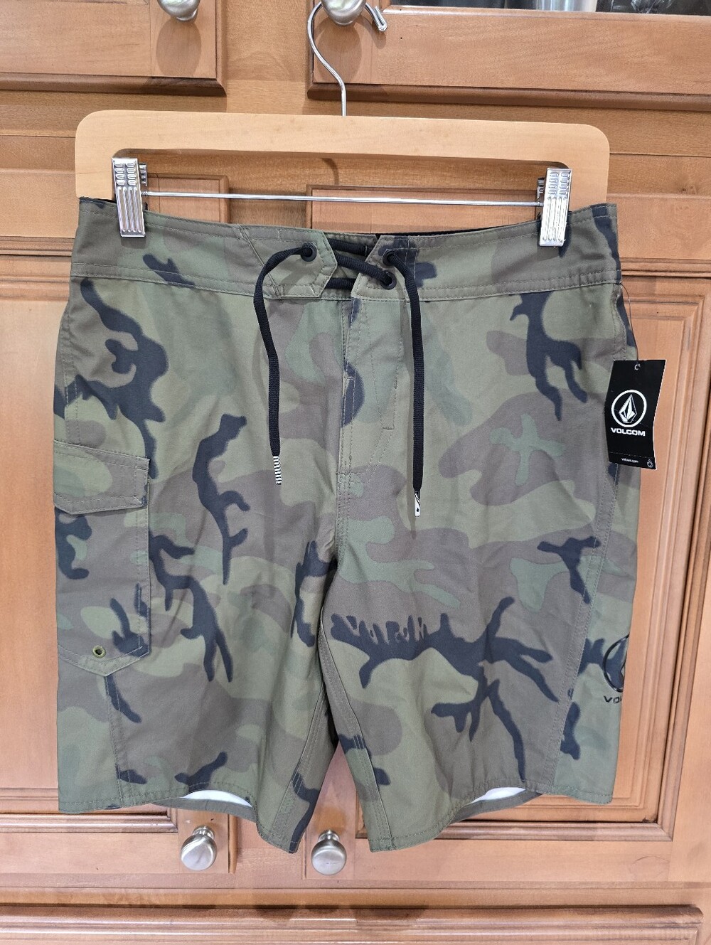 Volcom Men's Camouflage Swim Shorts in Green and Black Size 28